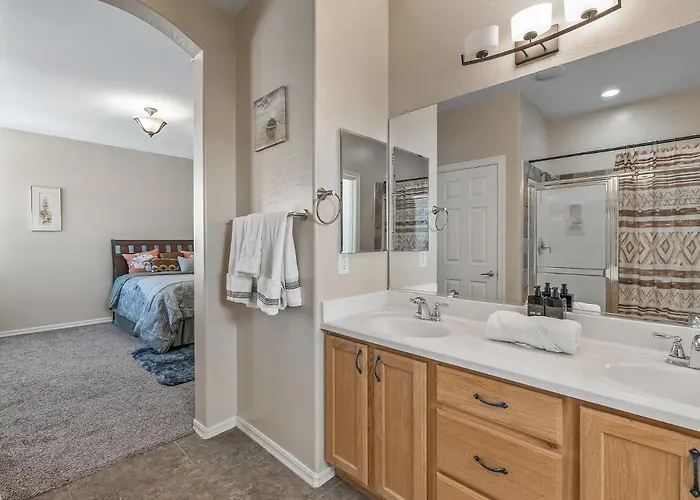 Entire In Downtown, Arizona Holiday home