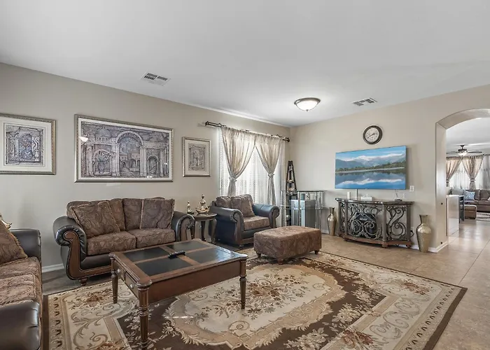 Entire In Downtown, Arizona Holiday home